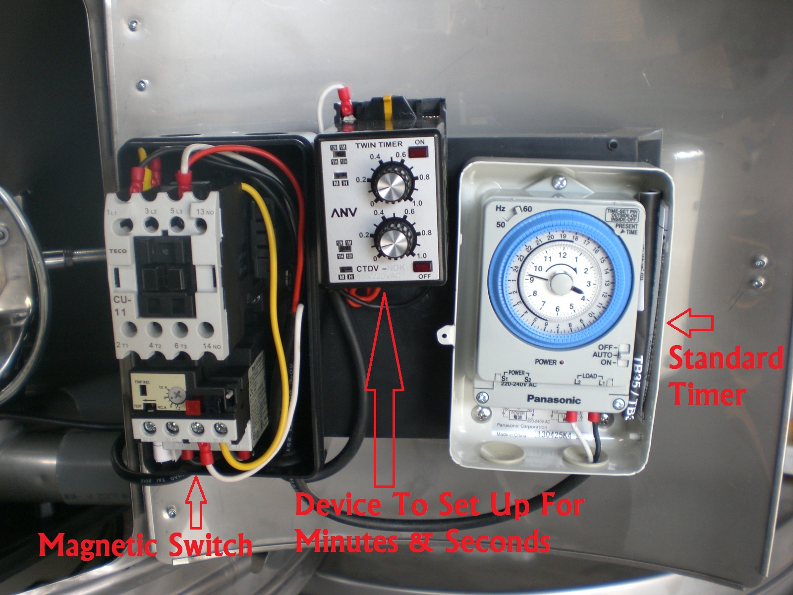 dispositivo para configurar minutos y segundos para el alimentador automático